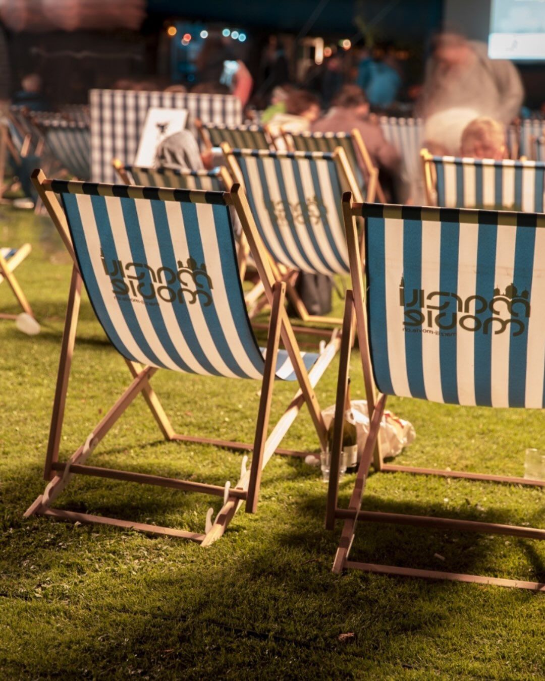 🎬 GEWINNSPIEL 🎬
Sommerabende, die Aare im Hintergrund und grosses Kino unter freiem Himmel das Marzili Movie gehört zu den schönsten Sommertraditionen in Bern. 🌅🍿
Während sechs Abenden verwandelt sich die Liegewiese des Marzilibads in ein einzigartiges Open Air Kino✨ Dieses Jahr nimmt euch das Marzili Movie auf eine filmische Reise nach Südkorea, mit einer abwechslungsreichen Auswahl an preisgekrönten und beliebten Filmen.
Gemeinsam mit Marzili Movie verlosen wir 2 Tickets für einen Filmabend eurer Wahl. Ihr entscheidet selbst, an welchem Vorstellungstag ihr das Marzili Movie erleben möchtet. 🎟️
So macht ihr mit:
✨ Folgt @loeb_ag und @marzili_movie .
❤️ Liked diesen Beitrag.
💬 Verratet uns in den Kommentaren, mit wem ihr den Kinoabend verbringen möchtet.
📅 Teilnahmeschluss: 12.7.2026
🏆 Die Gewinnerin oder der Gewinner wird per Direktnachricht benachrichtigt.
Viel Glück! 🍀 🎬 GEWINNSPIEL 🎬
Sommerabende, die Aare im Hintergrund und grosses Kino unter freiem Himmel das Marzili Movie gehört zu den schönsten Sommertraditionen in Bern. 🌅🍿
Während sechs Abenden verwandelt sich die Liegewiese des Marzilibads in ein einzigartiges Open Air Kino✨ Dieses Jahr nimmt euch das Marzili Movie auf eine filmische Reise nach Südkorea, mit einer abwechslungsreichen Auswahl an preisgekrönten und beliebten Filmen.
Gemeinsam mit Marzili Movie verlosen wir 2 Tickets für einen Filmabend eurer Wahl. Ihr entscheidet selbst, an welchem Vorstellungstag ihr das Marzili Movie erleben möchtet. 🎟️
So macht ihr mit:
✨ Folgt @loeb_ag und @marzili_movie .
❤️ Liked diesen Beitrag.
💬 Verratet uns in den Kommentaren, mit wem ihr den Kinoabend verbringen möchtet.
📅 Teilnahmeschluss: 12.7.2026
🏆 Die Gewinnerin oder der Gewinner wird per Direktnachricht benachrichtigt.
Viel Glück! 🍀