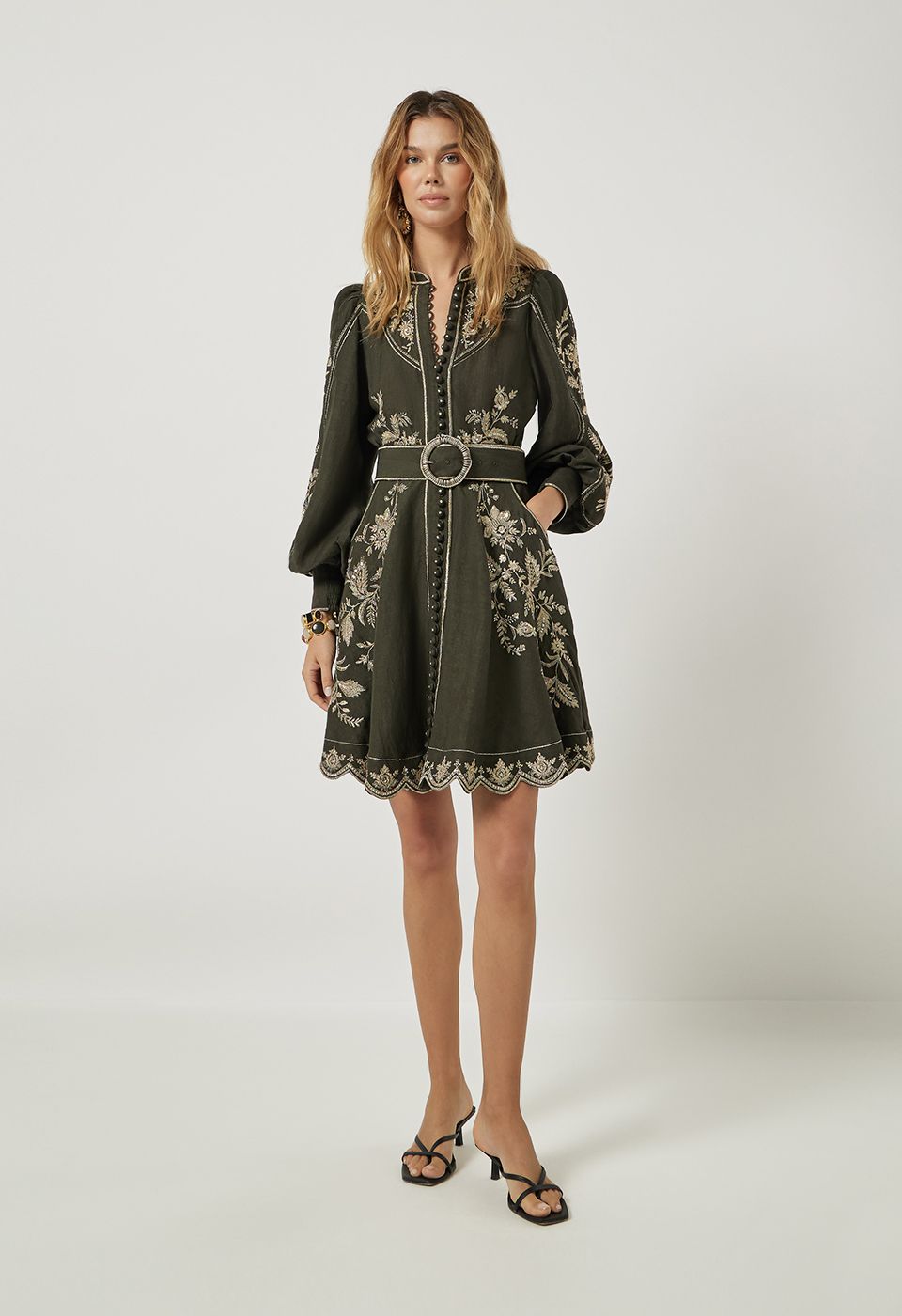 The Placement Warm Gold Embroidered Kleid